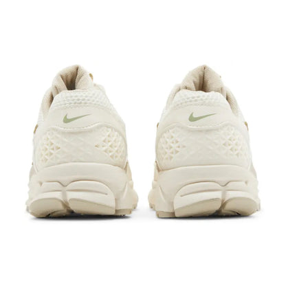 Nike Zoom Vomero 5 – Sail Light Orewood Brown
